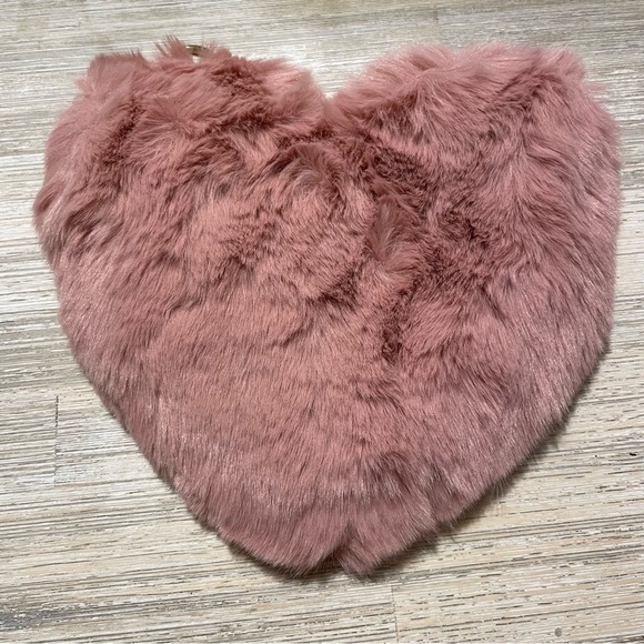 Fluffy Heart Purse w/Chain | Pink | Crossbody | Perfect Gift or Present - Picture 5 of 8